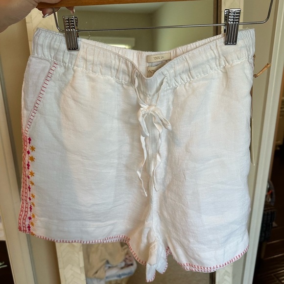 NWT 100% Linen Cynthia Rowley White Women's Shorts with Pink Accents - Picture 2 of 6